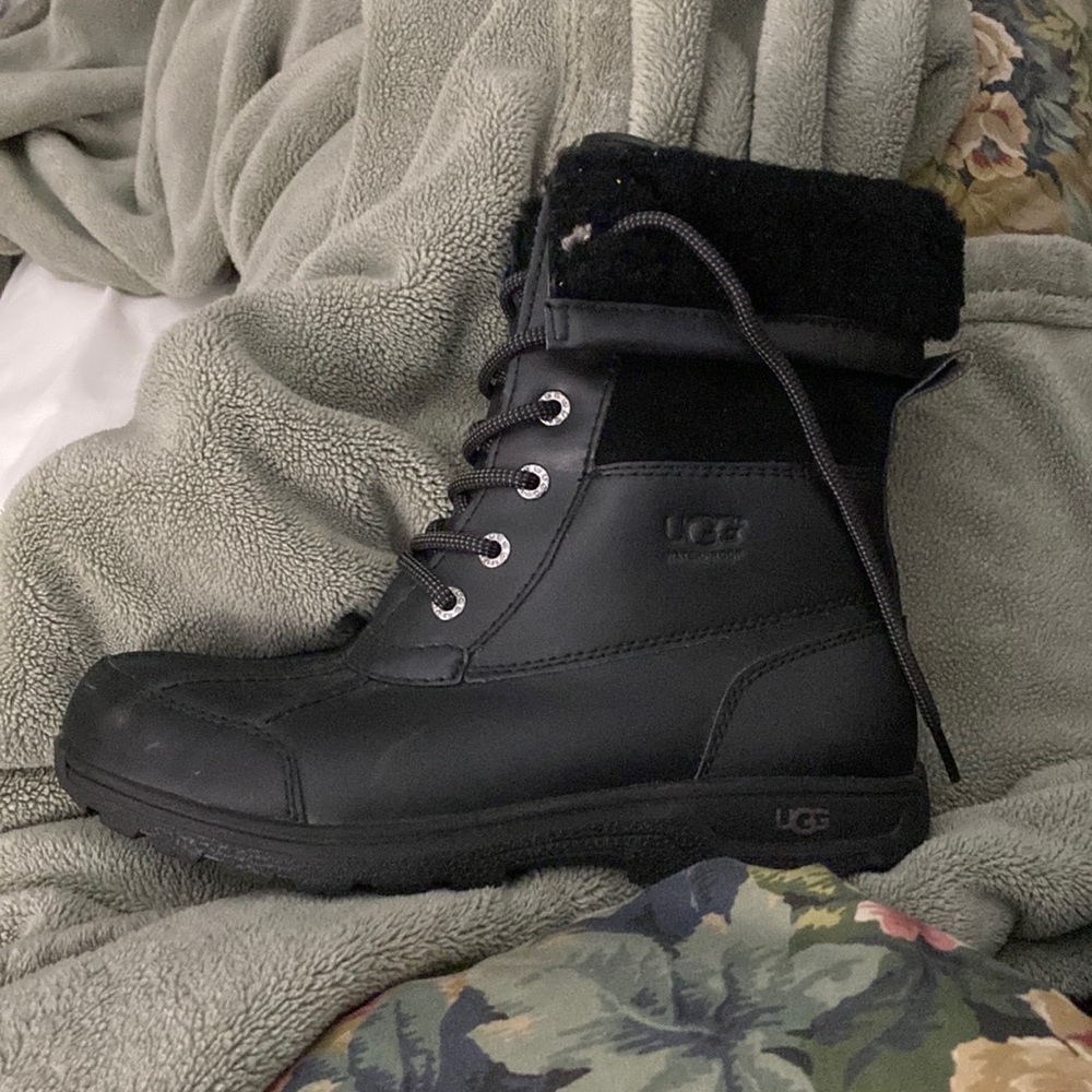 UGG Boy's Butte II CWR Waterproof Boot Black Leather Size 6